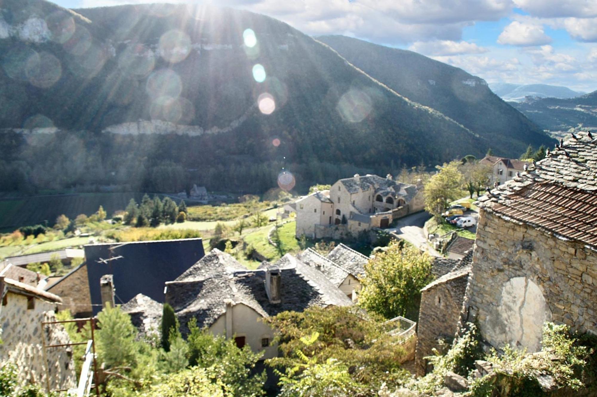 Maison Charmante Avec Vue Sur La Montagne, Mostuéjouls Exterior foto