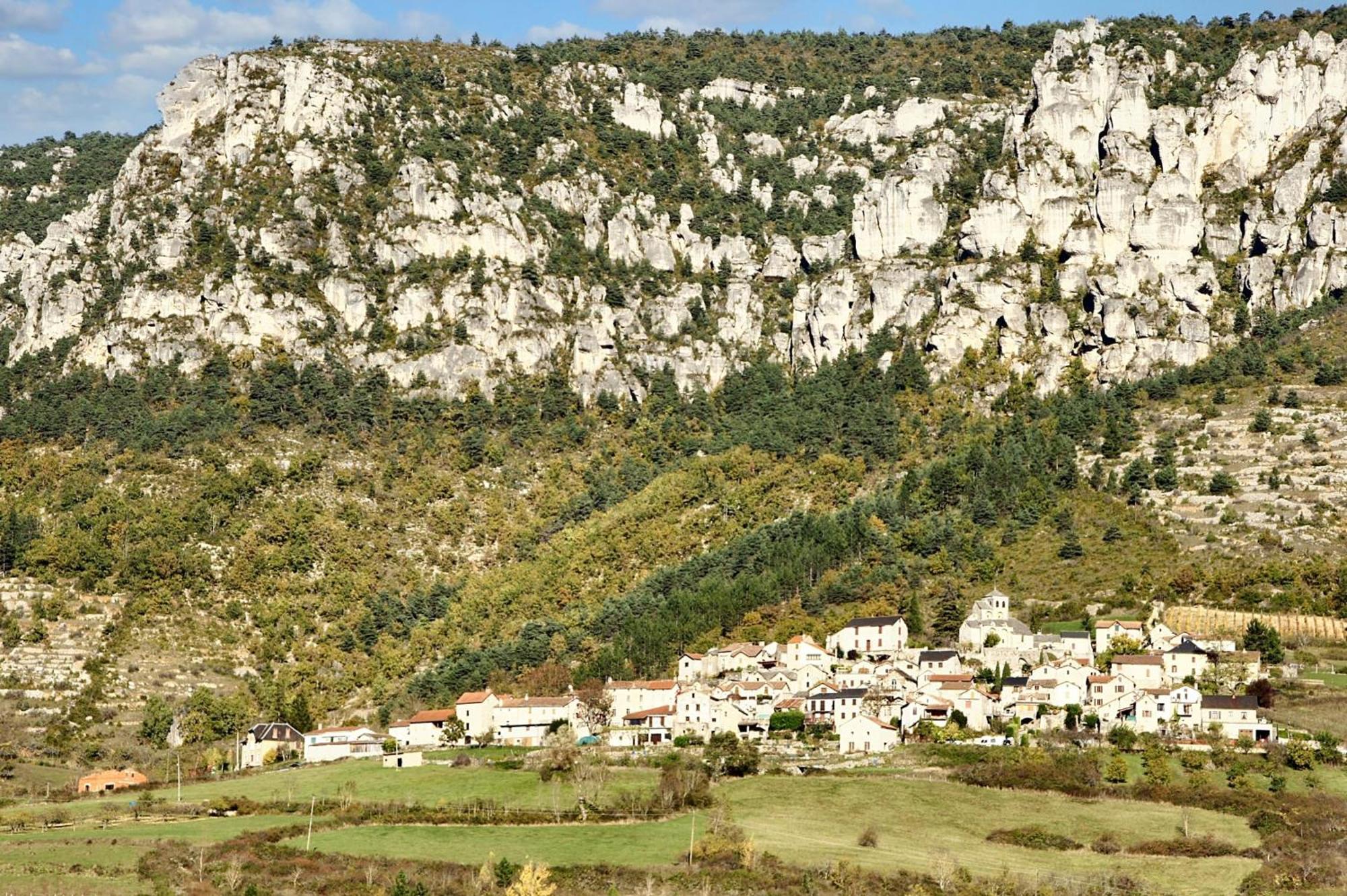 Maison Charmante Avec Vue Sur La Montagne, Mostuéjouls Exterior foto
